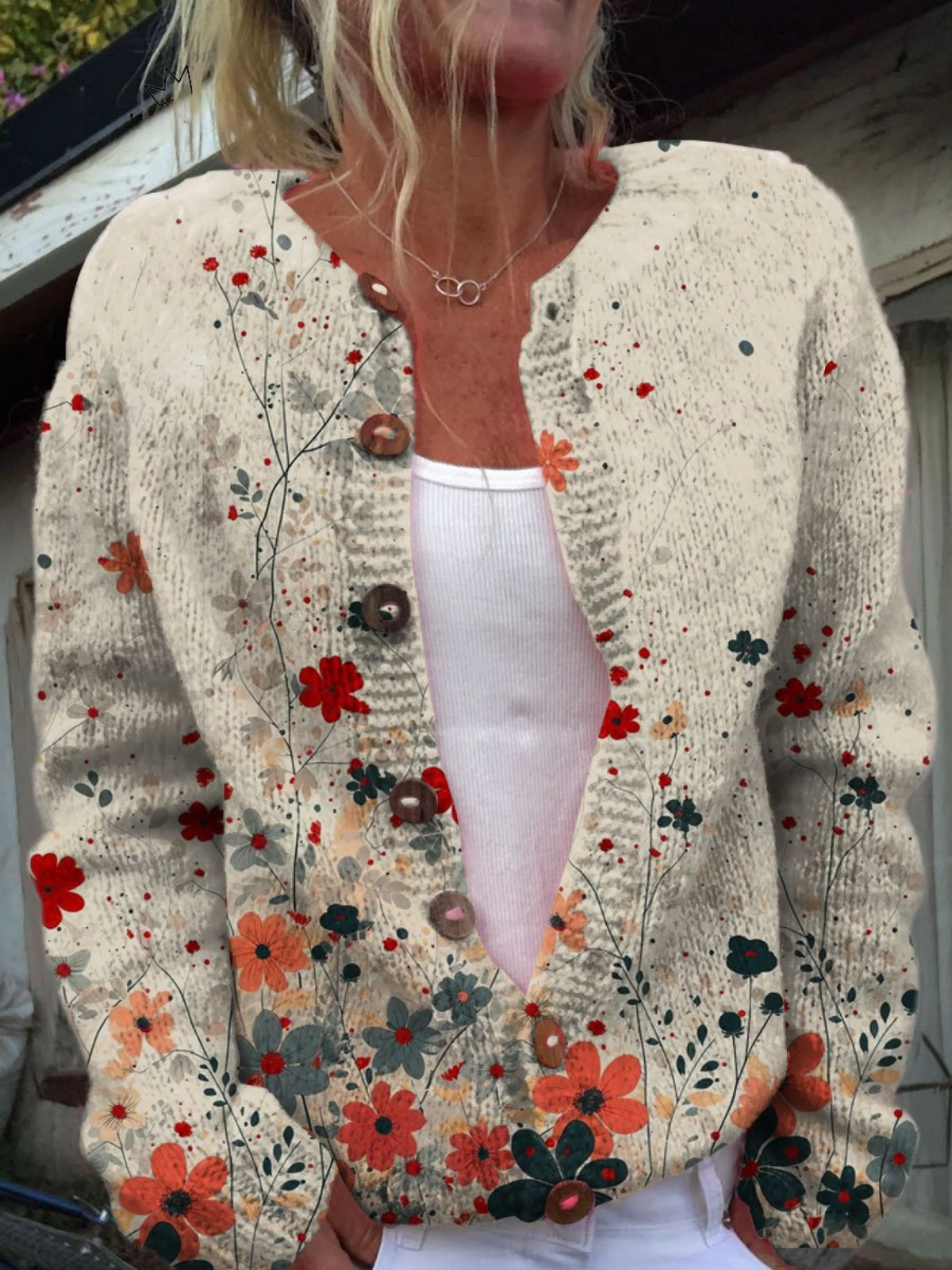 Suéter Cardigan com Botões e Estampa Vintage de Flores