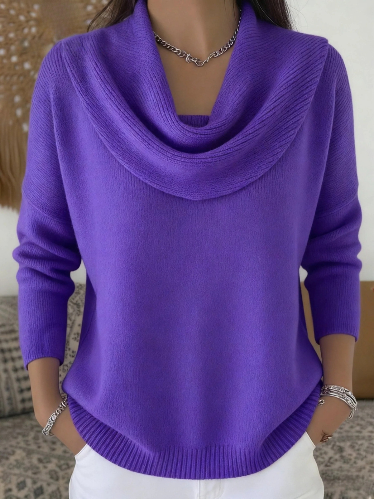 Damebluse i strik med cowl-hals og lange ærmer, af merinould, pullover-top