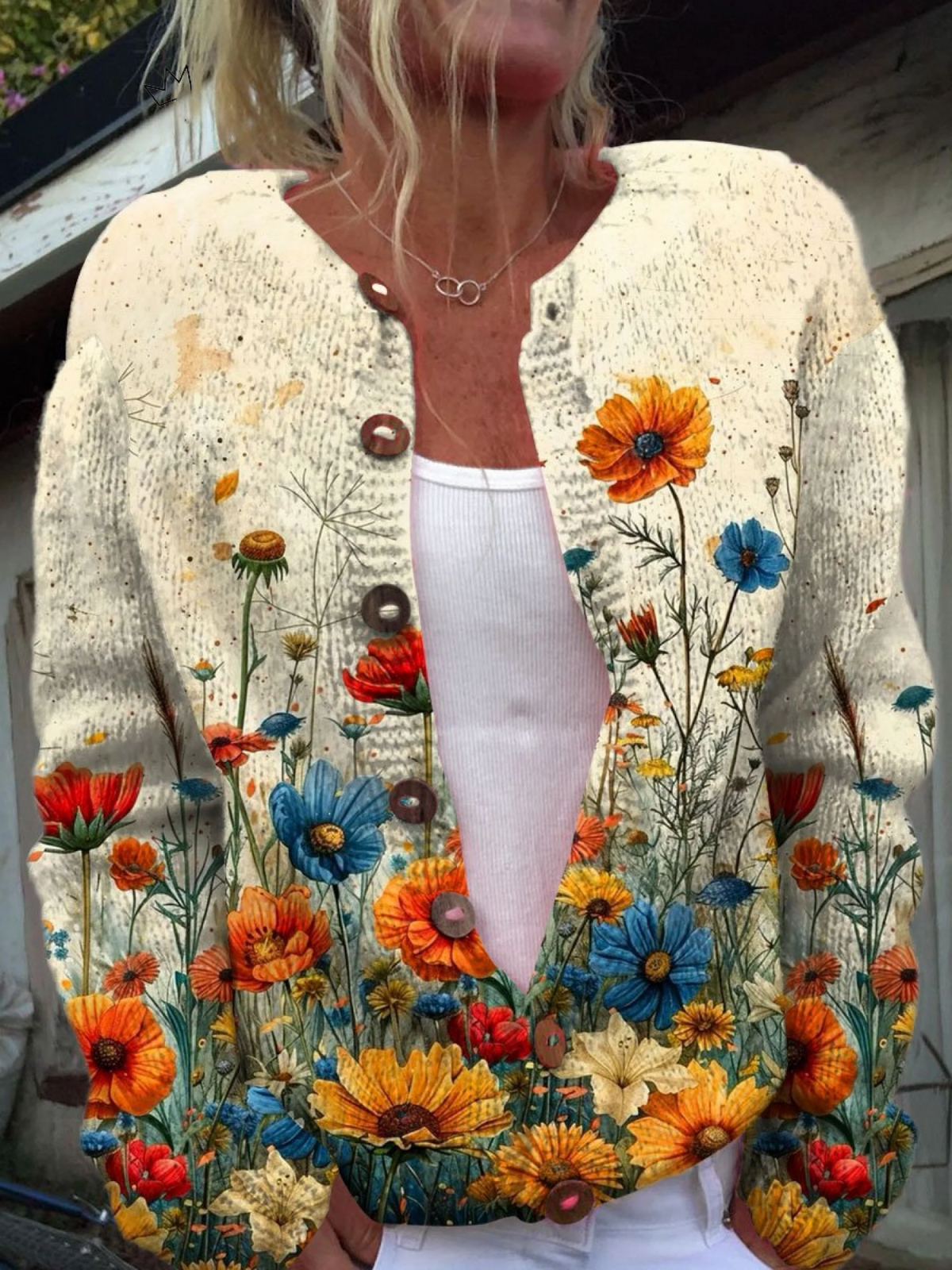 Suéter Cardigan com Botões e Estampa Vintage de Flores