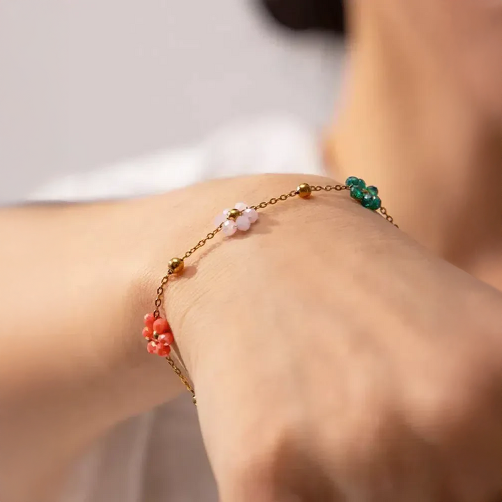 Floréna | Pulseira com Pingentes de Flores Artesanais