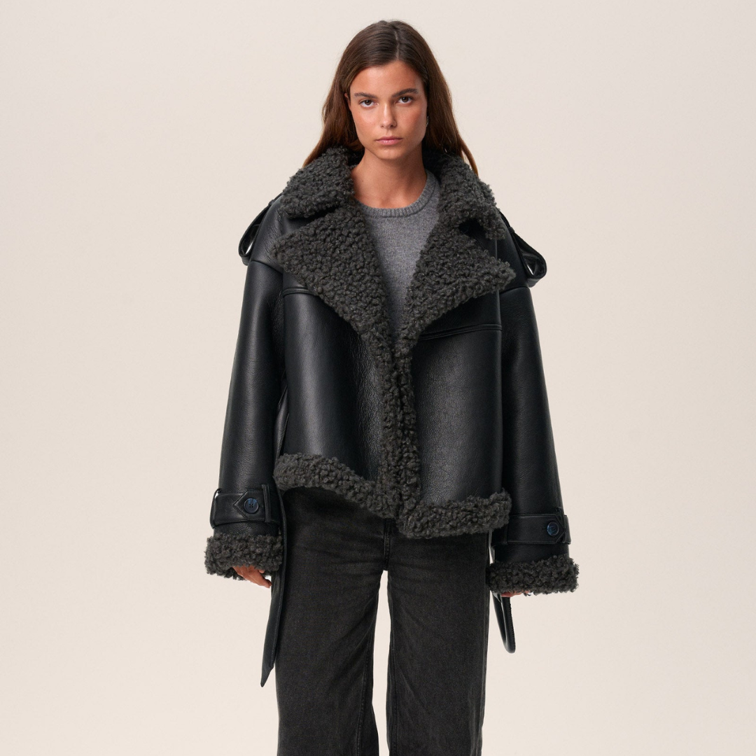 Eullie – Casaco de Shearling com Cinto e Elegância Atemporal