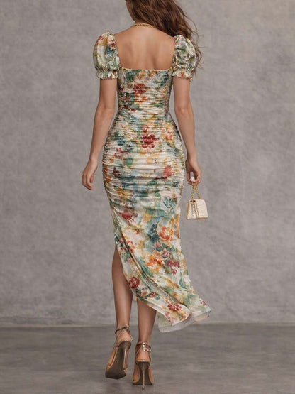 Vestido Midi Floral Retrô e Elegante com Decote Quadrado e Franzido