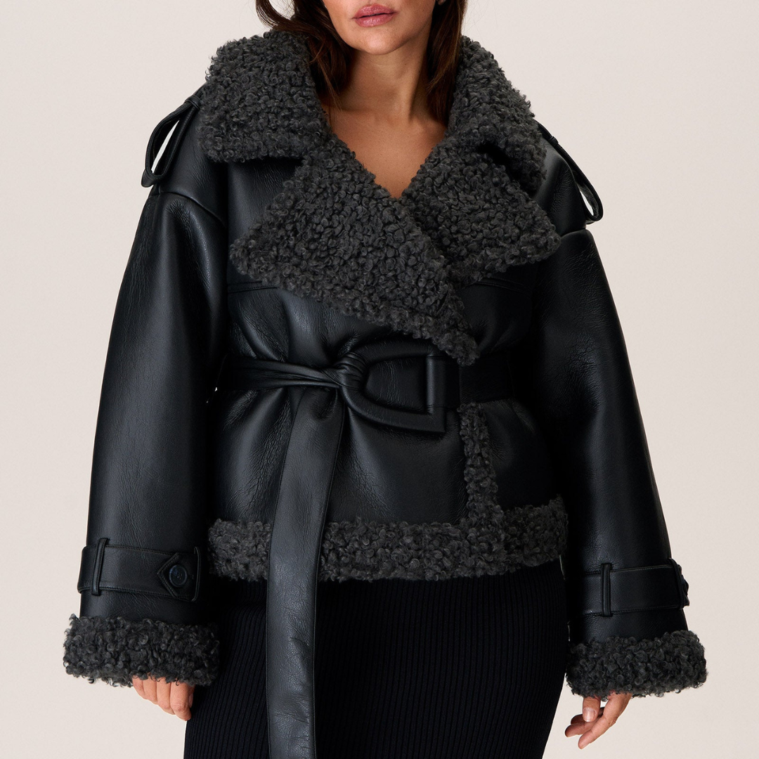 Eullie – Casaco de Shearling com Cinto e Elegância Atemporal