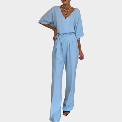 Vivienne | V-hals jumpsuit med bælte og vide ben