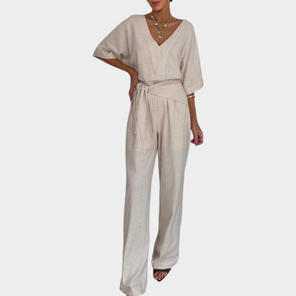 Vivienne | V-hals jumpsuit med bælte og vide ben