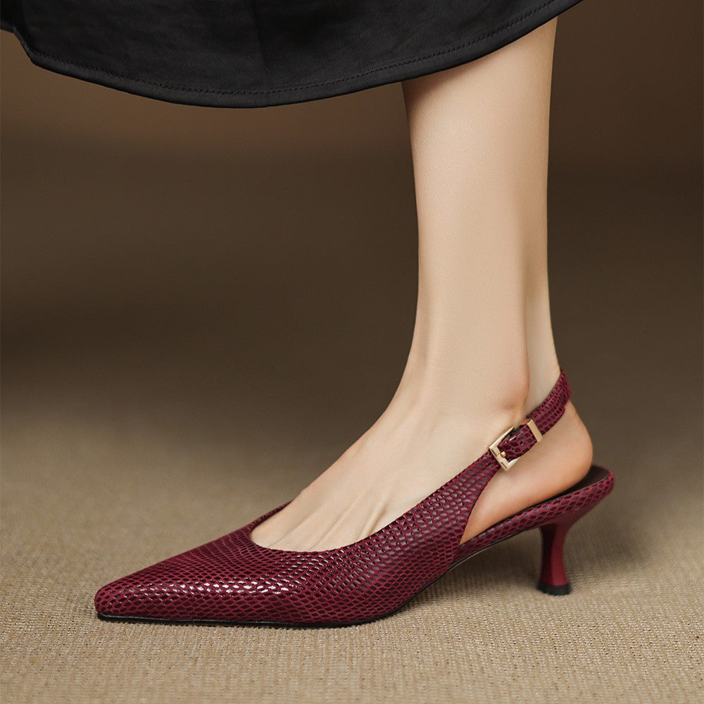 Saltos Slingback de Couro Céliane com Bico Fino