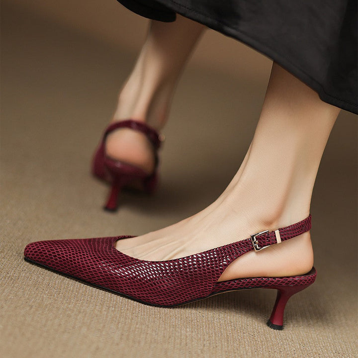 Saltos Slingback de Couro Céliane com Bico Fino