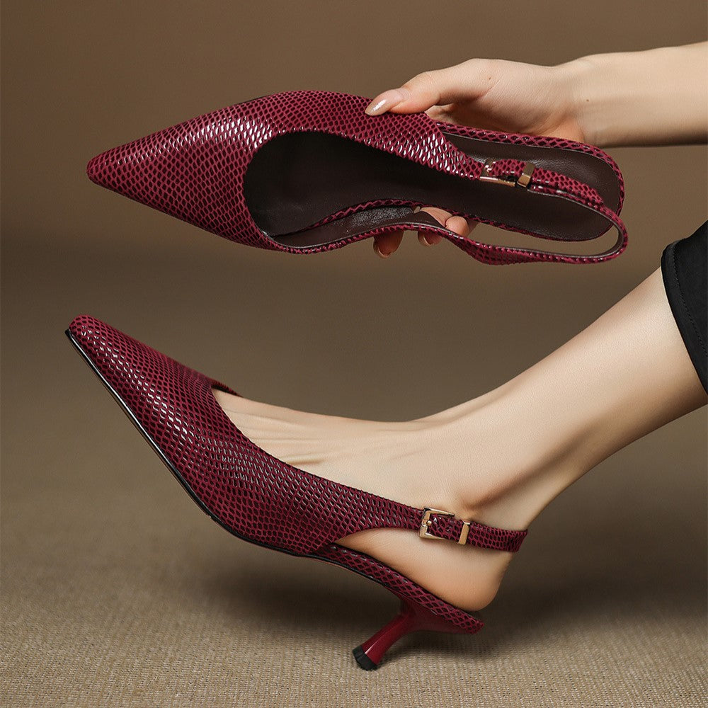 Saltos Slingback de Couro Céliane com Bico Fino