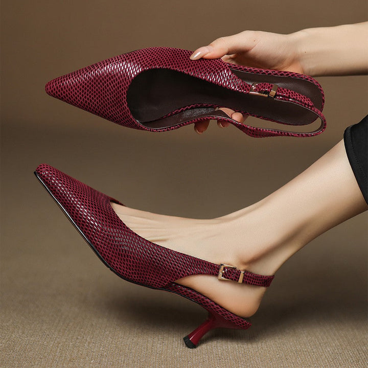 Saltos Slingback de Couro Céliane com Bico Fino
