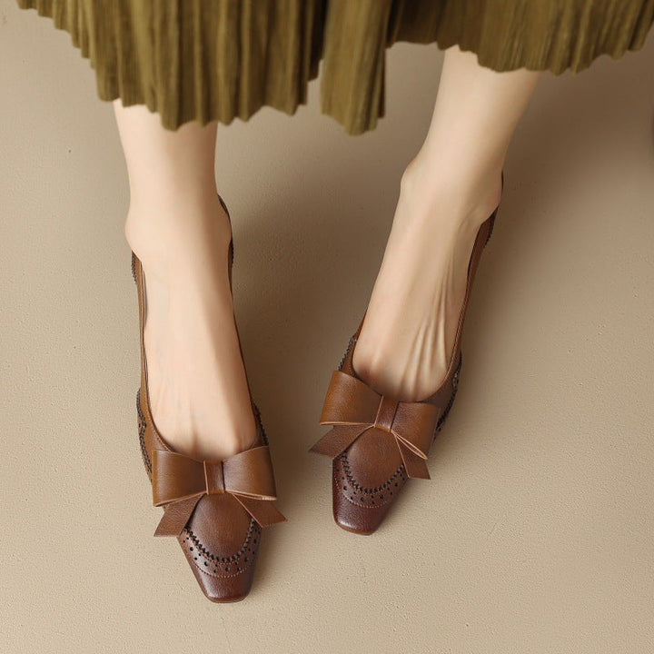 Pumps de Couro Célora com Fita