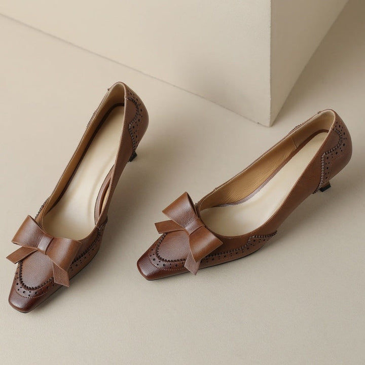 Pumps de Couro Célora com Fita