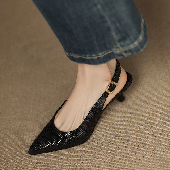 Saltos Slingback de Couro Céliane com Bico Fino