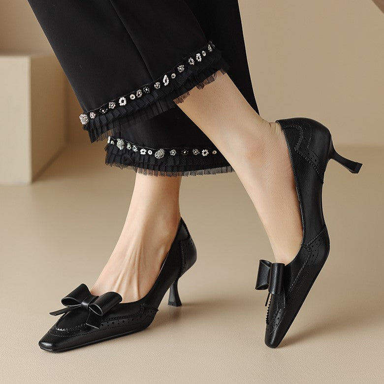 Pumps de Couro Célora com Fita