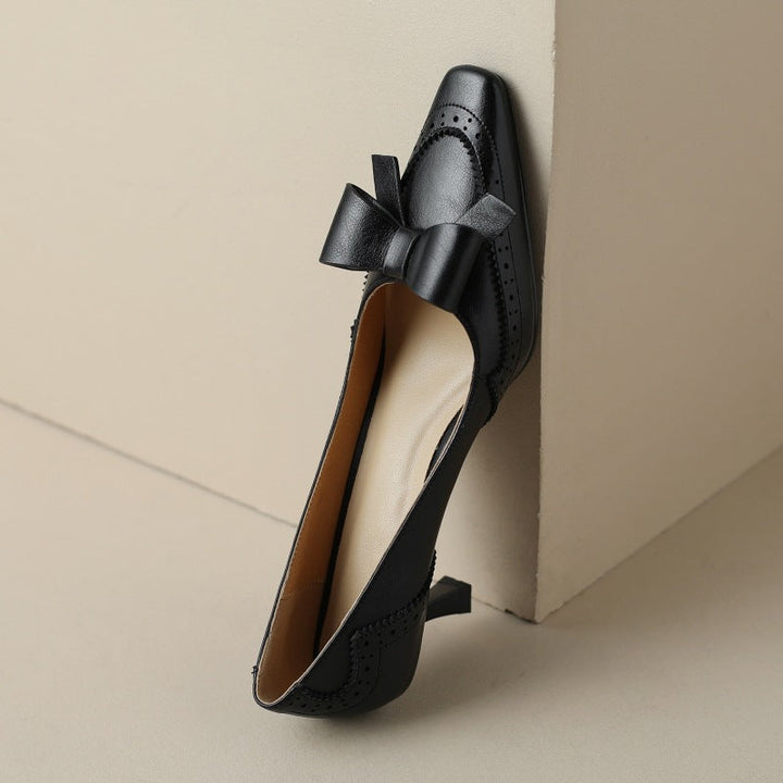 Pumps de Couro Célora com Fita