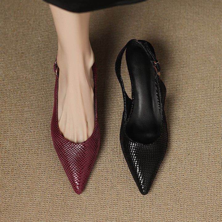 Saltos Slingback de Couro Céliane com Bico Fino