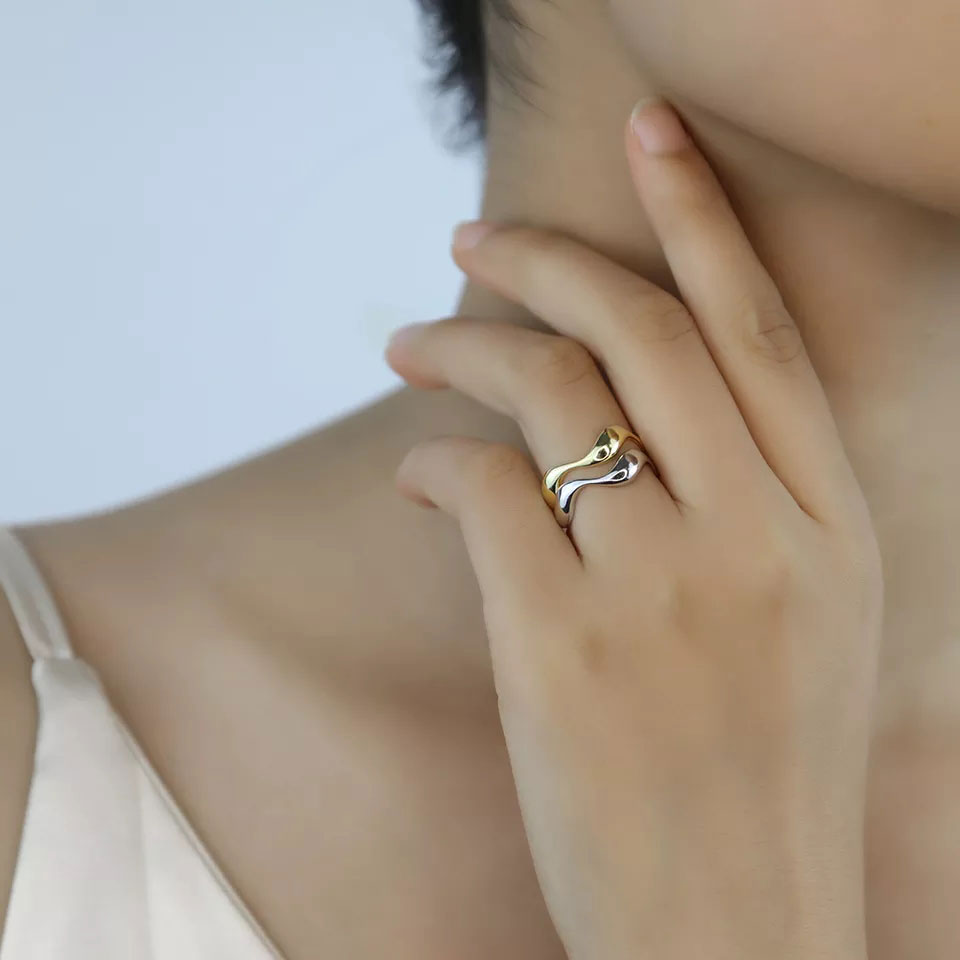 Carisseya | Anel Wave em Ouro 18K