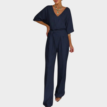 Vivienne | V-hals jumpsuit med bælte og vide ben