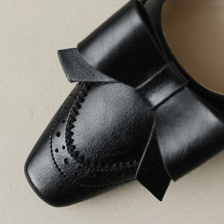Pumps de Couro Célora com Fita