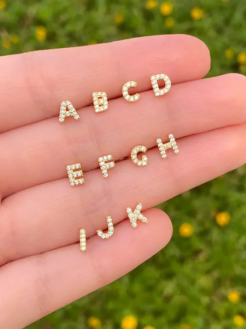 Mikhaela | Buchstaben-Ohrringe 18k Gold