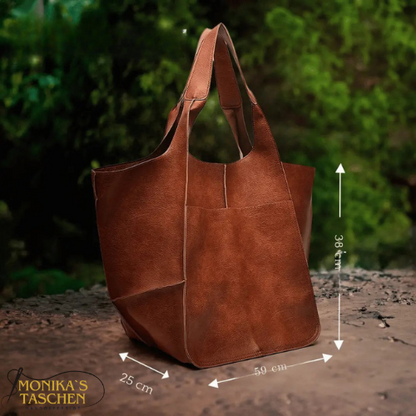 Laura’s Timeless Allure | Vintage Bag