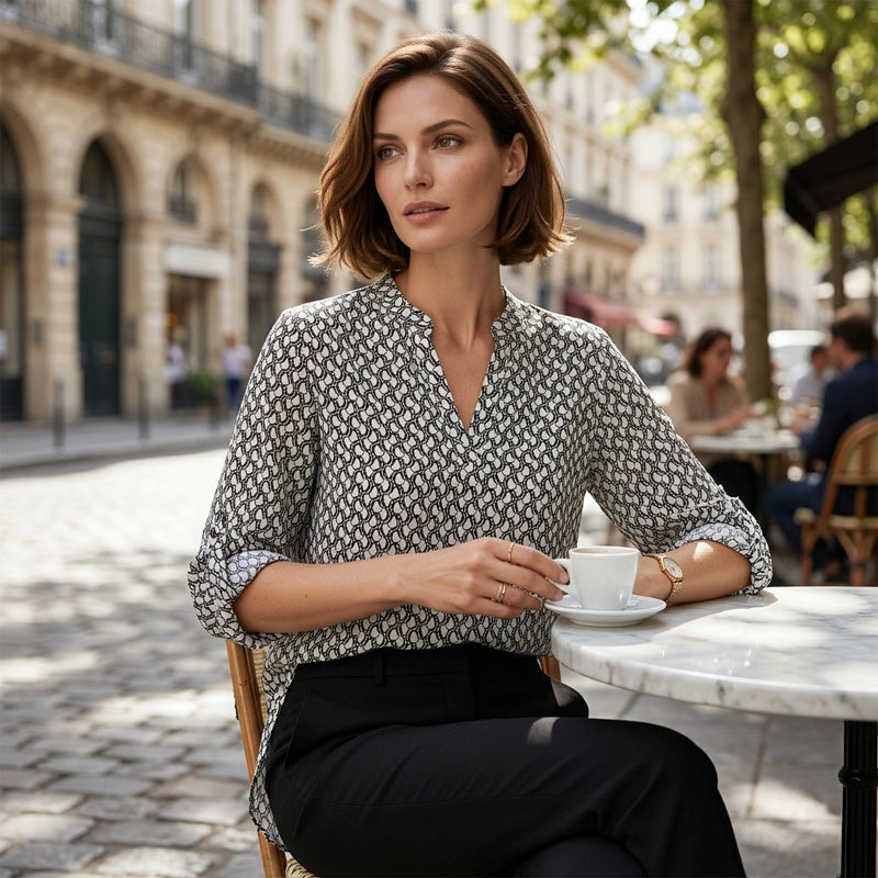 Lyra | Bluse med geometrisk print og V-hals