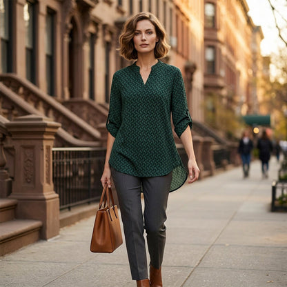 Lyra | Bluse med geometrisk print og V-hals